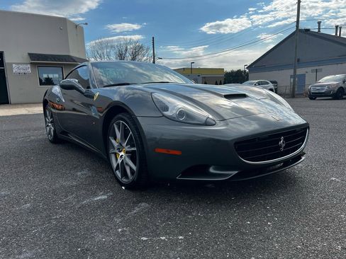Used 2012 Ferrari California image 3