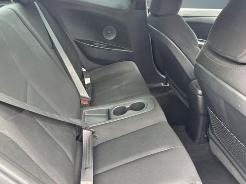 Used 2017 Hyundai Veloster FWD image 27