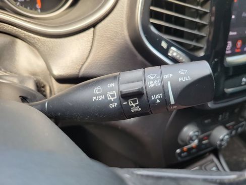 Used 2020 Jeep Cherokee Limited FWD image 16