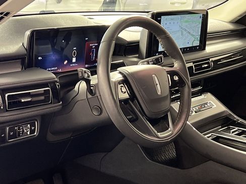 Used 2025 Lincoln Aviator AWD image 17