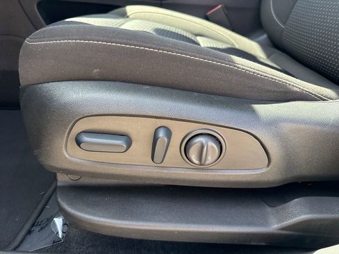 Used 2023 GMC Acadia SLE w/ Driver Convenience Package FWD image 10