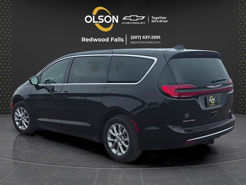 Used 2025 Chrysler Pacifica Select AWD/4WD image 6
