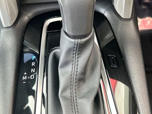 Used 2025 Toyota Corolla Cross XLE image 15