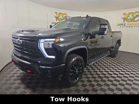 Used 2025 Chevrolet Silverado 2500 LTZ w/ LTZ Plus Package AWD/4WD image 3