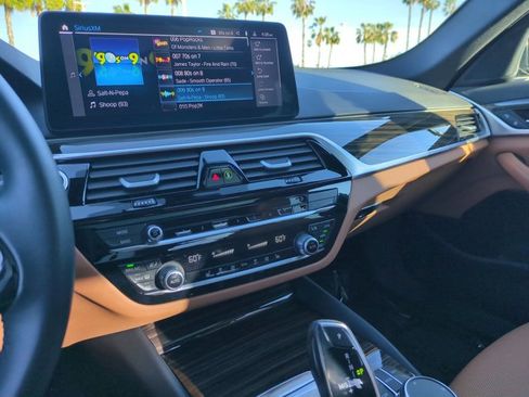 Certified 2023 BMW 530e w/ Convenience Package image 15