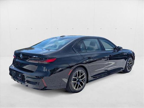 New 2025 BMW i7 M70 w/ Executive Package image 2