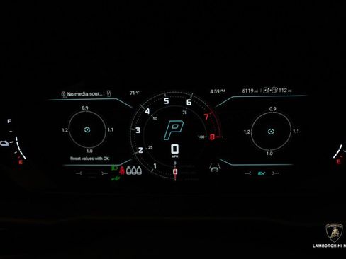 Used 2025 Lamborghini Urus SE image 49