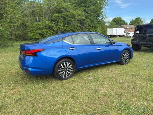 Used 2024 Nissan Altima 2.5 SV image 8