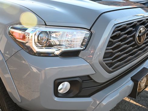 Used 2021 Toyota Tacoma TRD Sport w/ Technology Package image 13