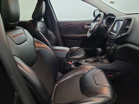 Used 2019 Jeep Cherokee Trailhawk w/ Comfort/Convenience Group AWD/4WD image 21