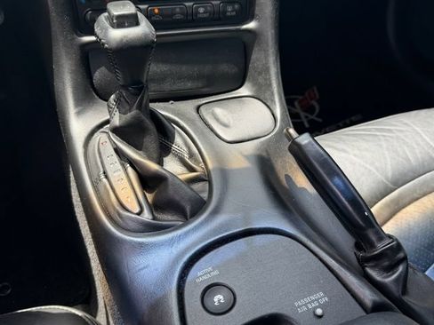 Used 2004 Chevrolet Corvette Coupe w/ Preferred Equipment Group RWD image 19