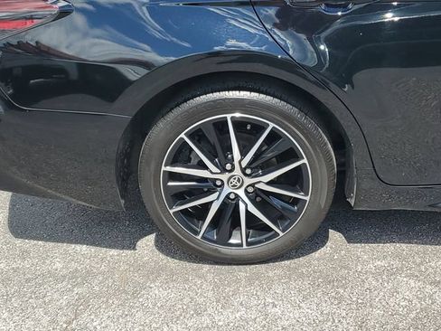 Used 2023 Toyota Camry SE FWD image 5