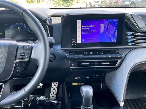 Used 2025 Toyota Camry SE w/ Convenience Package AWD/4WD image 6