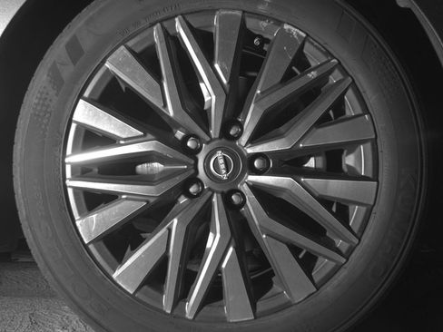 Used 2025 Nissan Altima 2.5 SV FWD image 13