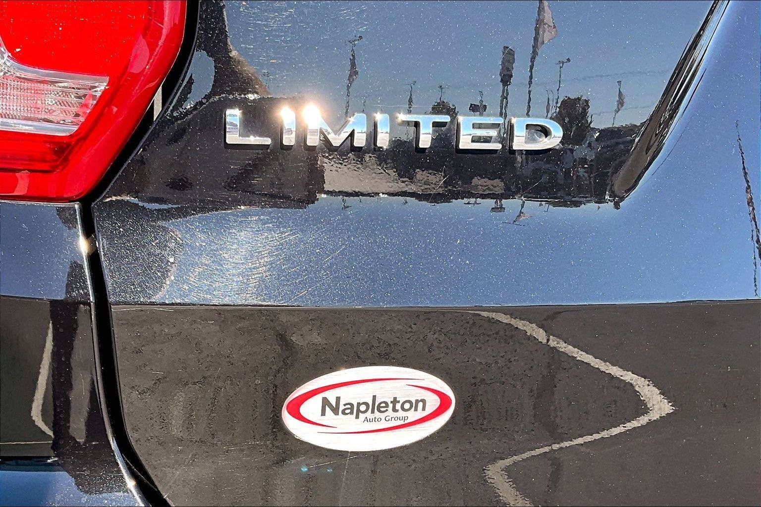 Used 2019 Ford Explorer Limited w/ Class II Trailer Tow Package AWD/4WD image 9