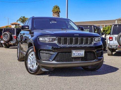 Used 2023 Jeep Grand Cherokee Laredo image 1