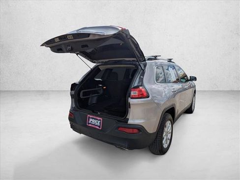 Used 2018 Jeep Cherokee Latitude image 23