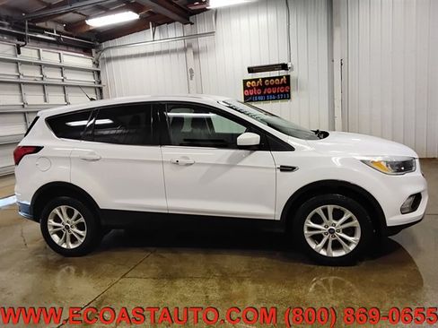 Used 2019 Ford Escape SE image 2