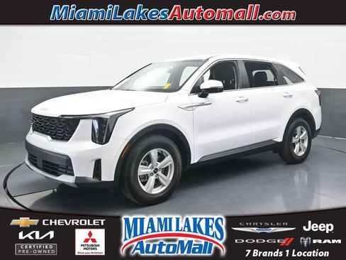 Used 2024 Kia Sorento LX image 1