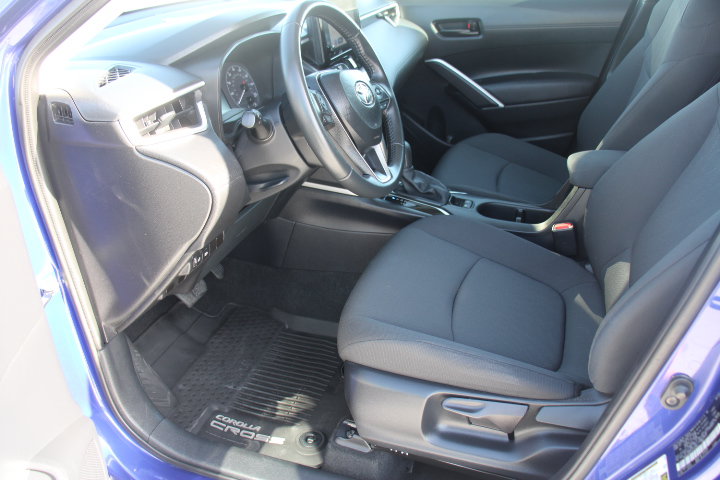 Certified 2025 Toyota Corolla Cross LE FWD image 11
