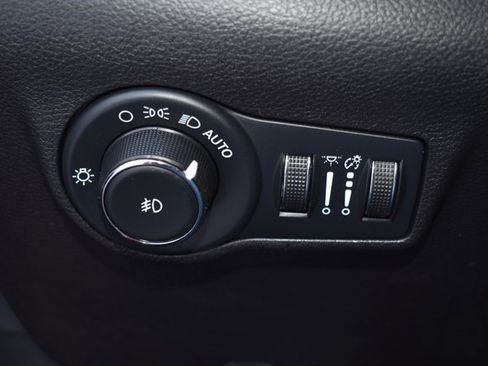 Used 2023 Jeep Compass Limited image 16