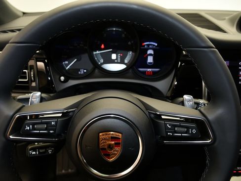 New 2026 Porsche Macan AWD/4WD image 32