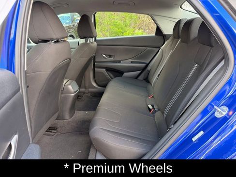 Used 2023 Hyundai Elantra SEL FWD image 25