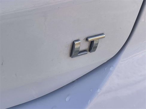 Used 2021 Chevrolet Equinox LT image 8
