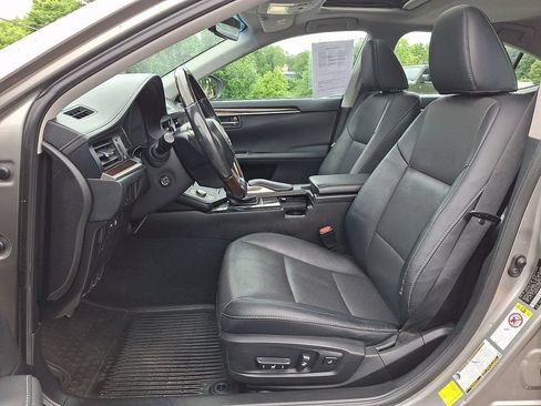 Used 2016 Lexus ES 350 w/ Navigation System Package FWD image 14