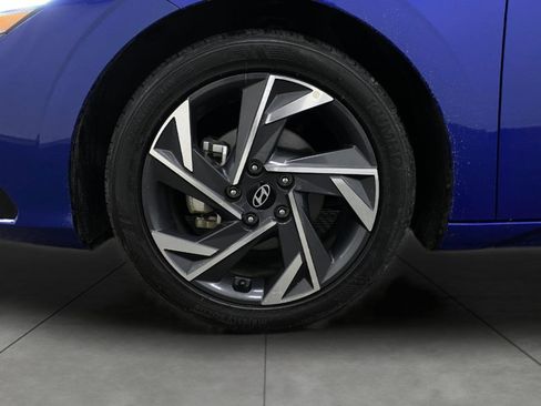 Certified 2025 Hyundai Elantra SEL image 12