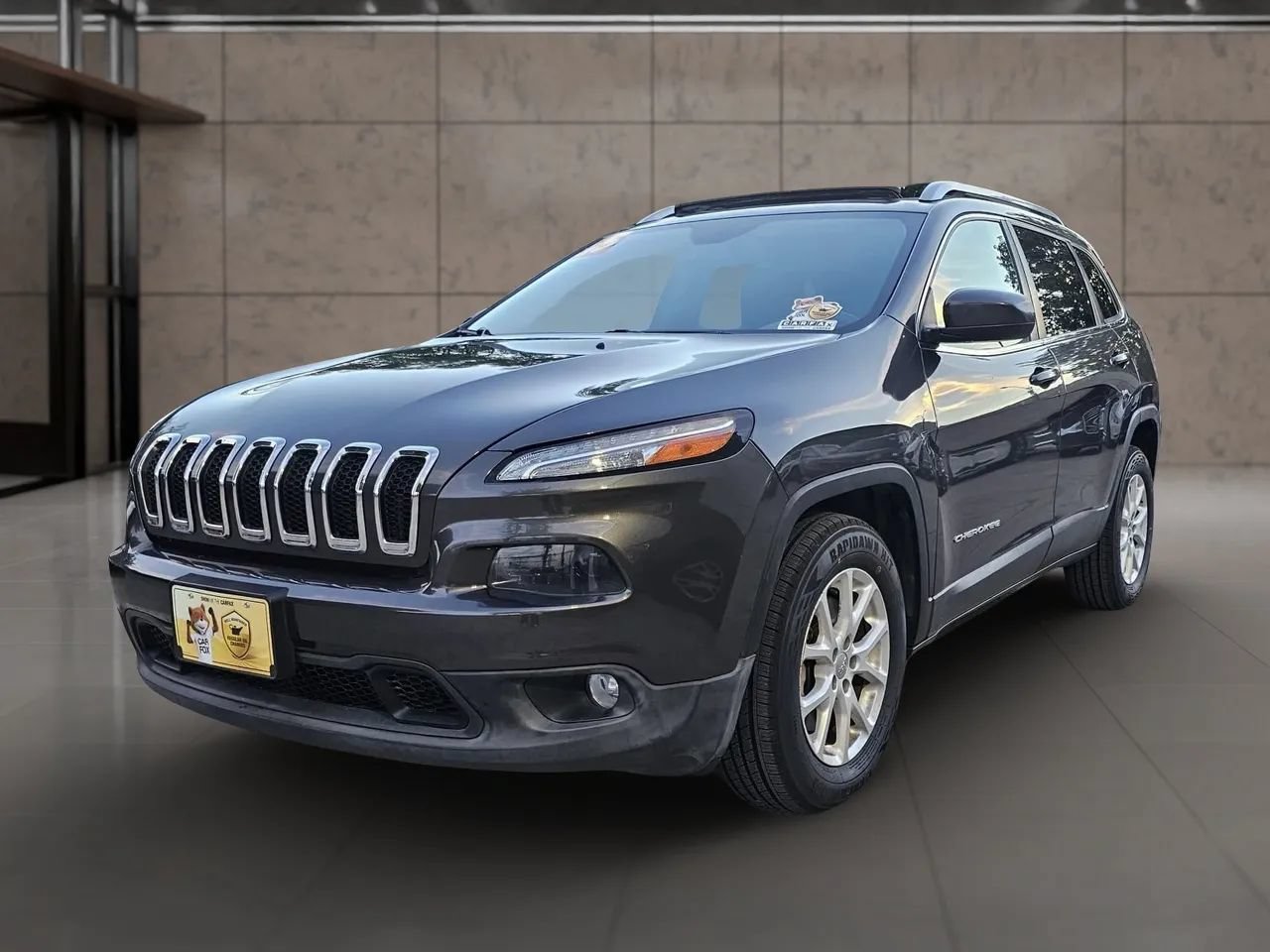 Used 2015 Jeep Cherokee Latitude w/ Comfort/Convenience Group AWD/4WD image 2