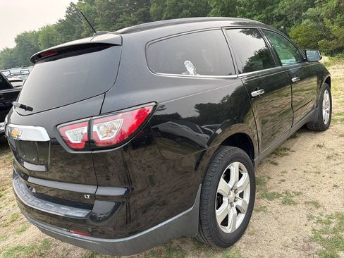 Used 2017 Chevrolet Traverse LT w/ Style and Technology Package FWD image 10