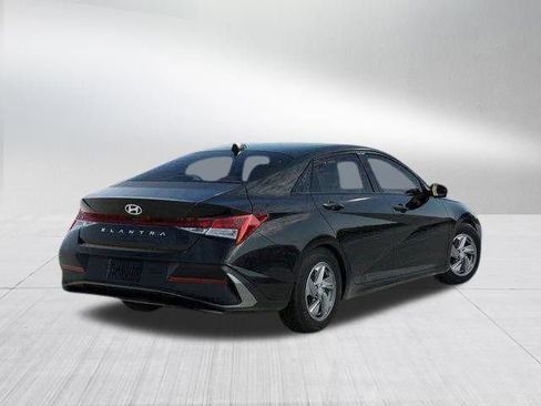 New 2026 Hyundai Elantra SE FWD image 4