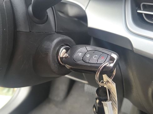 Used 2024 Chevrolet Trax RS w/ Driver Confidence Package image 30