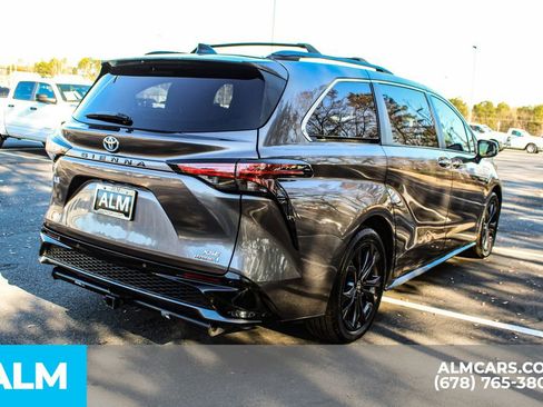 Used 2022 Toyota Sienna XSE image 6