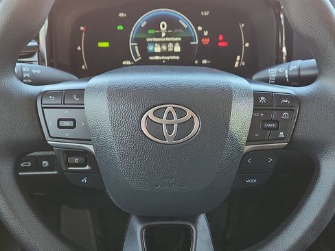 Used 2025 Toyota Camry LE image 19