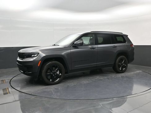 Used 2025 Jeep Grand Cherokee L Altitude AWD/4WD image 4