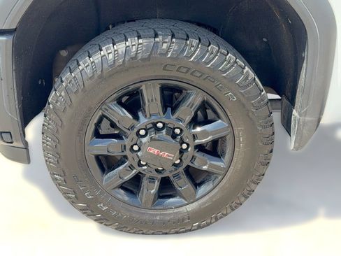 Used 2024 GMC Sierra 2500 AT4 w/ AT4 Premium Plus Package AWD/4WD image 13