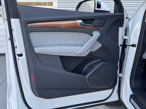 Used 2022 Audi Q5 2.0T Premium w/ Convenience Package image 21