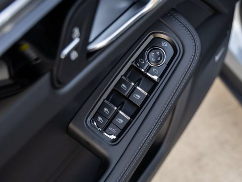 Certified 2026 Porsche Macan AWD/4WD image 26