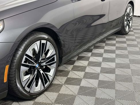 Used 2025 BMW 530i xDrive w/ Premium Package image 13