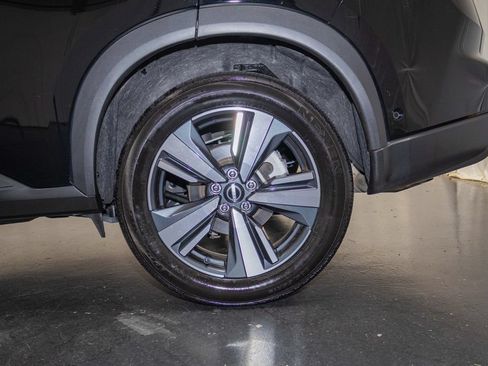 Used 2024 Nissan Rogue SL AWD/4WD image 9