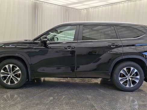 Used 2023 Toyota Highlander XLE AWD/4WD image 11