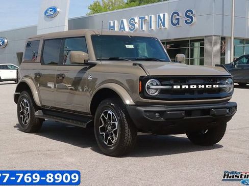 New 2026 Ford Bronco Outer Banks AWD/4WD image 1