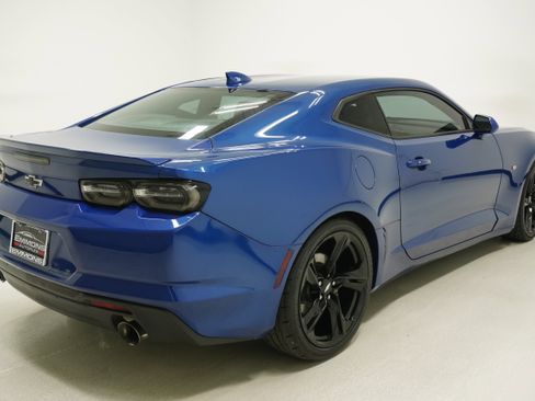 Used 2019 Chevrolet Camaro LT w/ RS Package image 4