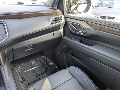 Used 2023 Chevrolet Suburban High Country w/ Advanced Technology Package image 19