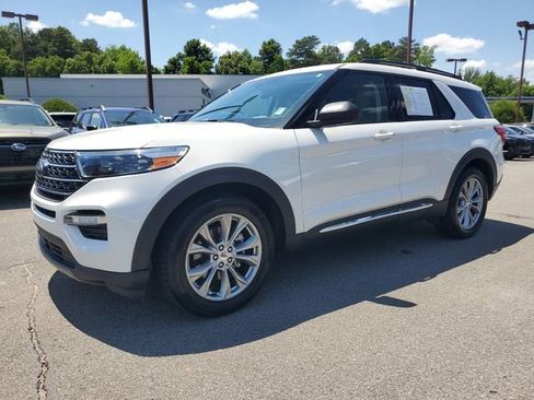 Used 2023 Ford Explorer XLT w/ Equipment Group 202A RWD image 3