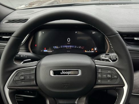 New 2025 Jeep Grand Cherokee Limited image 18