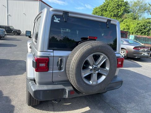 Used 2018 Jeep Wrangler Unlimited Sahara AWD/4WD image 4
