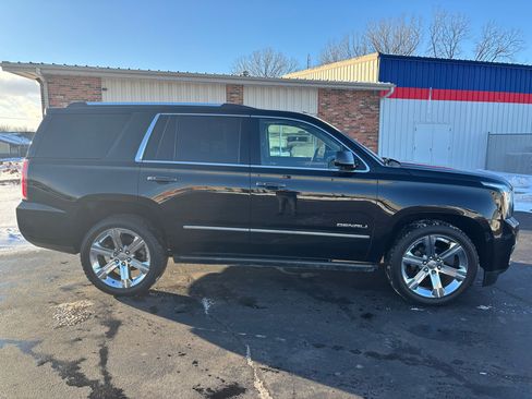 Used 2017 GMC Yukon Denali image 2